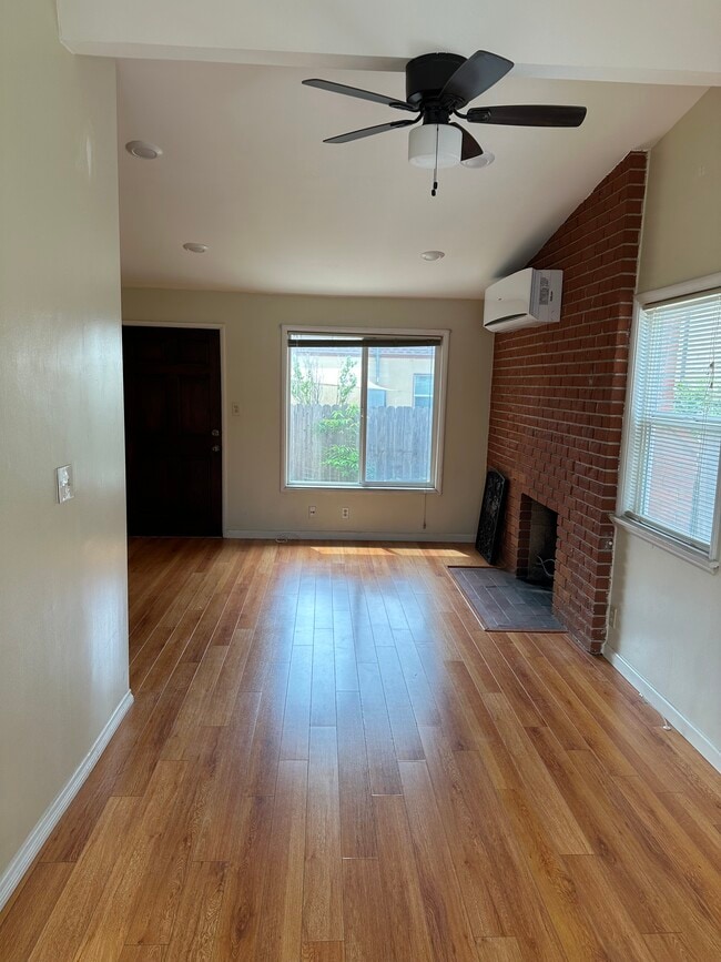 3858 Bentley Ave in Culver City, CA - Building Photo - Building Photo