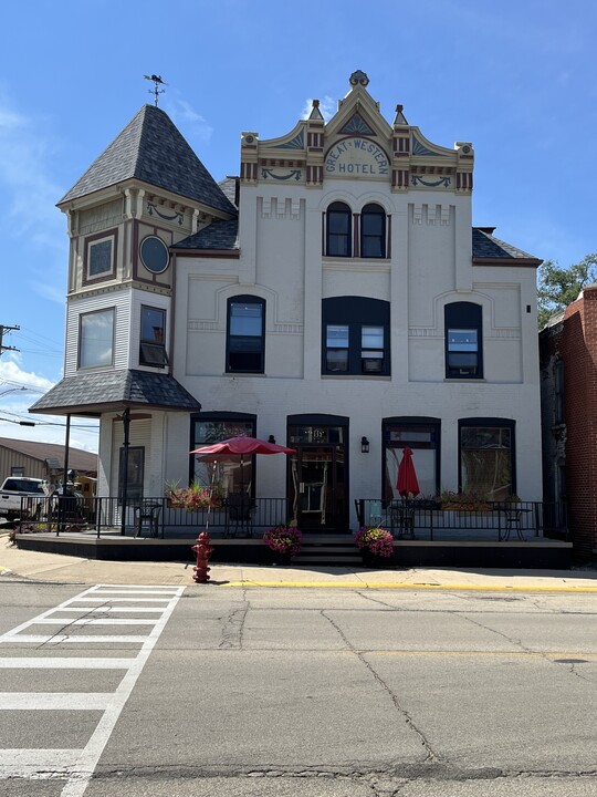 132 S Main St in Stockton, IL - Building Photo