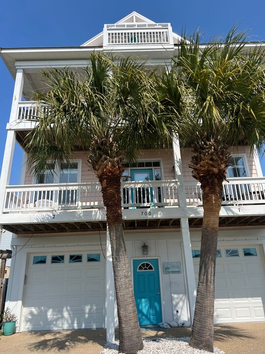 700 Ocean Blvd in Carolina Beach, NC - Building Photo