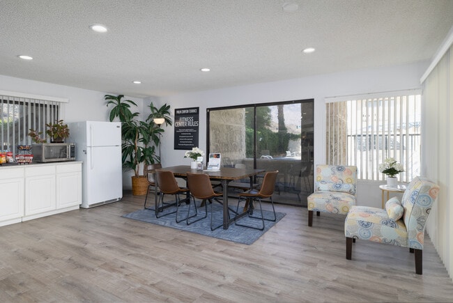 Palm Canyon Terrace in Palm Springs, CA - Building Photo - Interior Photo