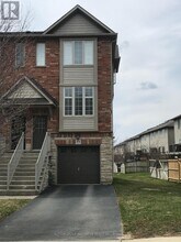 15 Chapman Ln in Hamilton, ON - Building Photo - Building Photo