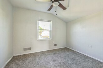 1611 Alverado Ave in Pittsburgh, PA - Foto de edificio - Building Photo