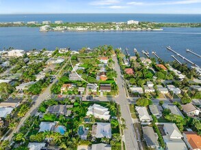 1906 N Lakeside Dr in Lake Worth Beach, FL - Building Photo - Building Photo