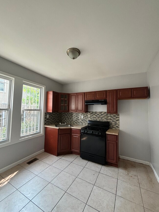 641 15th Ave, Unit 2L