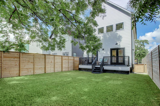 3222 Omega St in Houston, TX - Foto de edificio - Building Photo