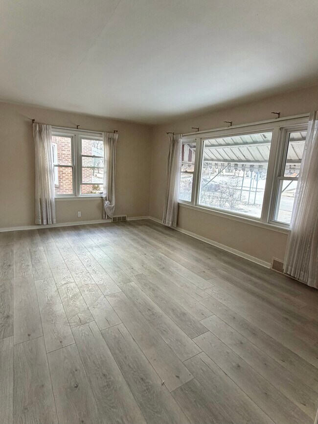 408 N 68th St in Wauwatosa, WI - Foto de edificio - Building Photo