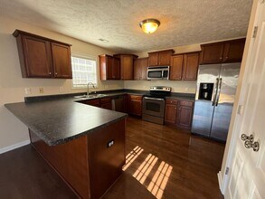 712 Radiant Dr in Jacksonville, NC - Building Photo - Building Photo