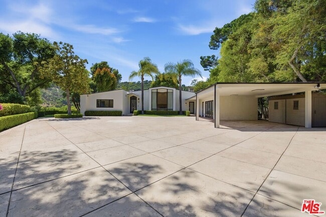 999 Casiano Rd in Los Angeles, CA - Foto de edificio - Building Photo