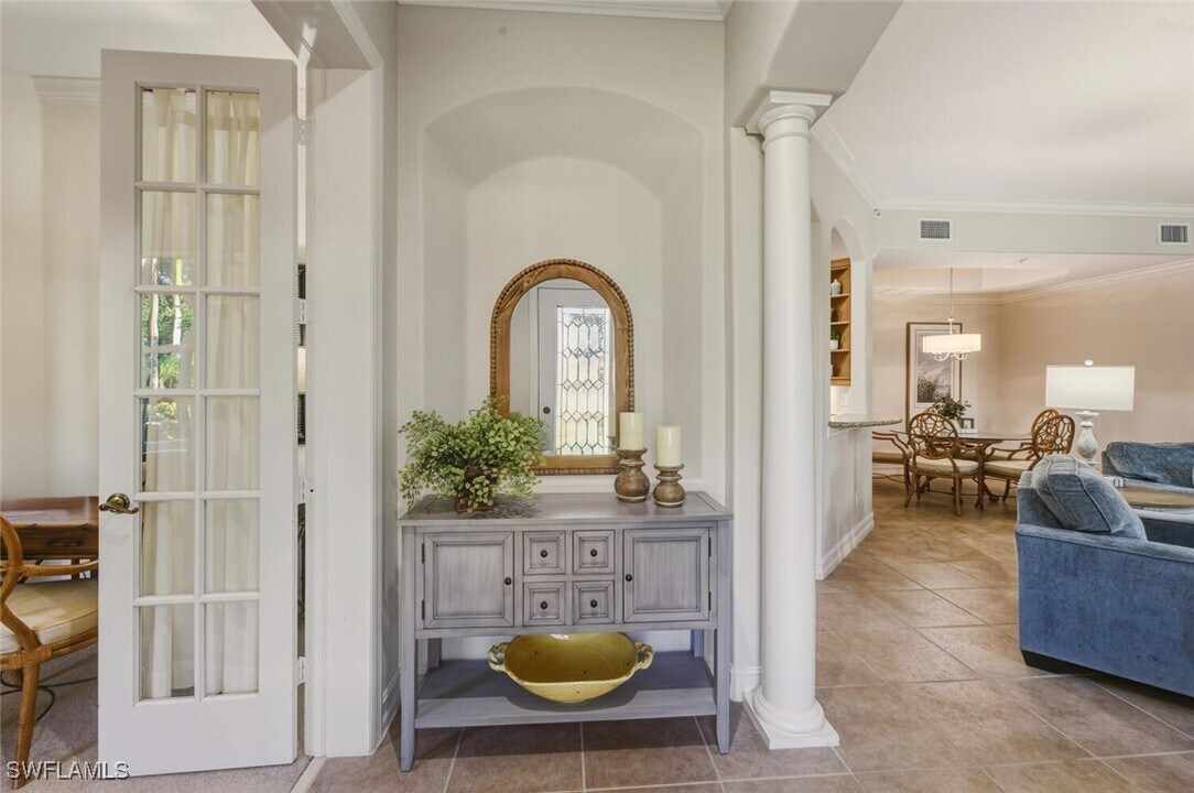 2654 Bolero Dr in Naples, FL - Building Photo