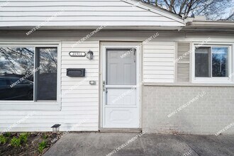21921 Blackstone St in Oak Park, MI - Building Photo - Building Photo