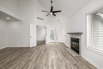 8500 E Jefferson Ave in Denver, CO - Building Photo - Building Photo