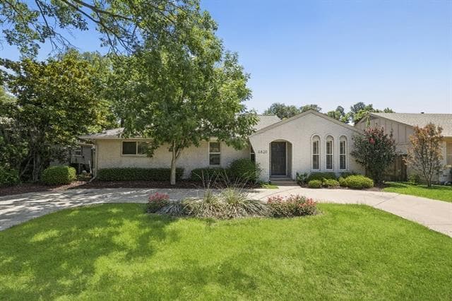 property at 6820 E Mockingbird Ln