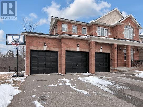 32 River Rock Crescent in Brampton, ON - Building Photo - Building Photo
