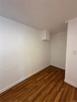 19148 Saticoy St in Los Angeles, CA - Building Photo