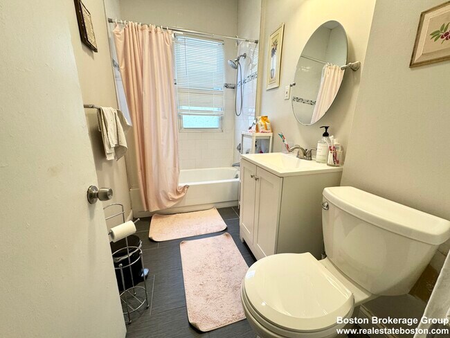 10 Wave Ave, Unit #3 in Boston, MA - Foto de edificio - Building Photo