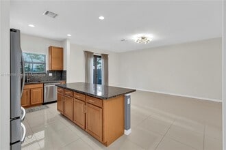 724 NE 191st St in Miami, FL - Building Photo - Building Photo