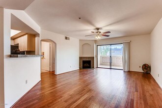 5104 N 32nd St-Unit -321 in Phoenix, AZ - Foto de edificio - Building Photo