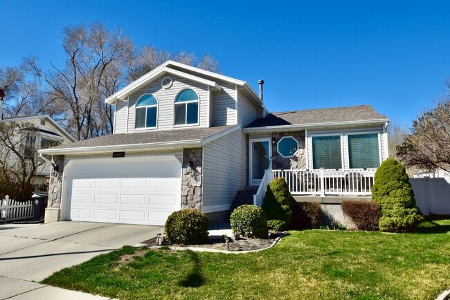 6068 Eagle Nest Dr in Salt Lake City, UT - Building Photo - Building Photo