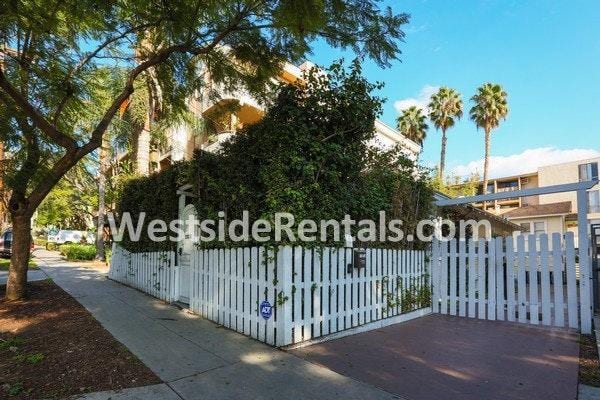 918 Palm Ave, Unit 2