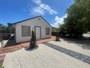 5738 Garfield St in Hollywood, FL - Building Photo - Building Photo