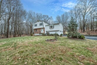 54 Peddler Hill Rd in Monroe, NY - Building Photo - Building Photo