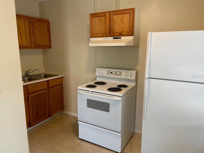 1437 Gulf to Bay Blvd in Clearwater, FL - Building Photo - Building Photo