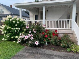 1665 Central Ave, Unit 2nd Floor in Colonie, NY - Building Photo