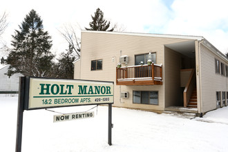 Holt Manor Apartments in Holt, MI - Building Photo - Building Photo