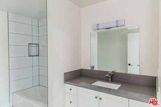 1431 S Sherbourne Dr in Los Angeles, CA - Building Photo - Building Photo