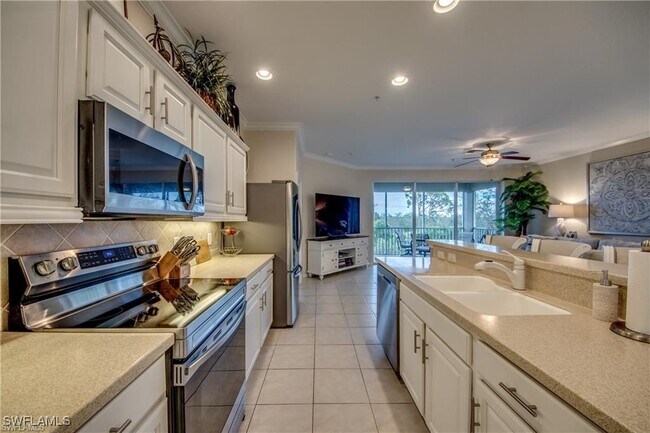 14776 Calusa Palms Dr in Ft. Myers, FL - Building Photo - Building Photo