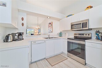 915 New Waterford Dr in Naples, FL - Foto de edificio - Building Photo