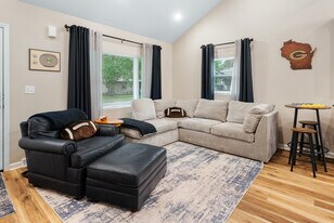 1738-1711 11th Ave in Green Bay, WI - Building Photo