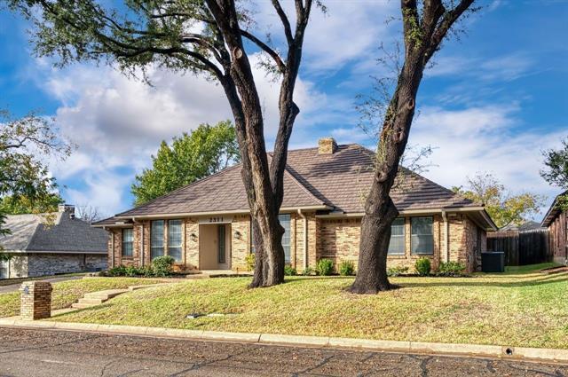 2311 Wimbledon Dr in Arlington, TX - Building Photo - Building Photo