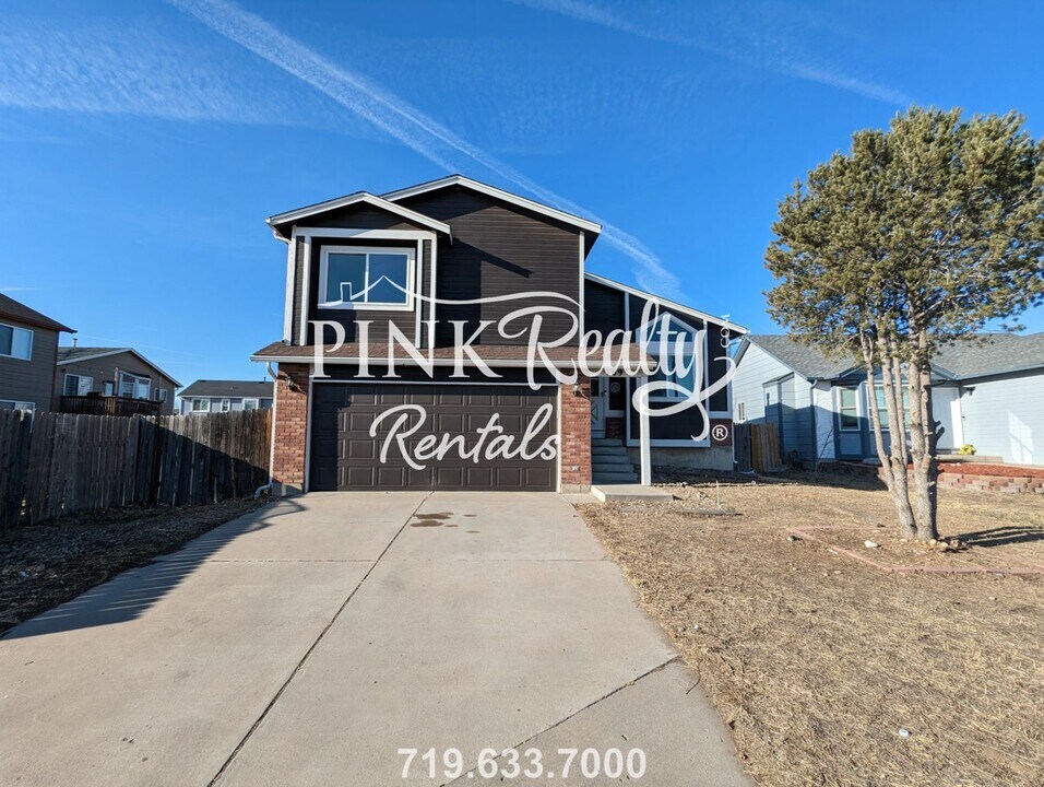 769 Memory Ln in Fountain, CO - Building Photo