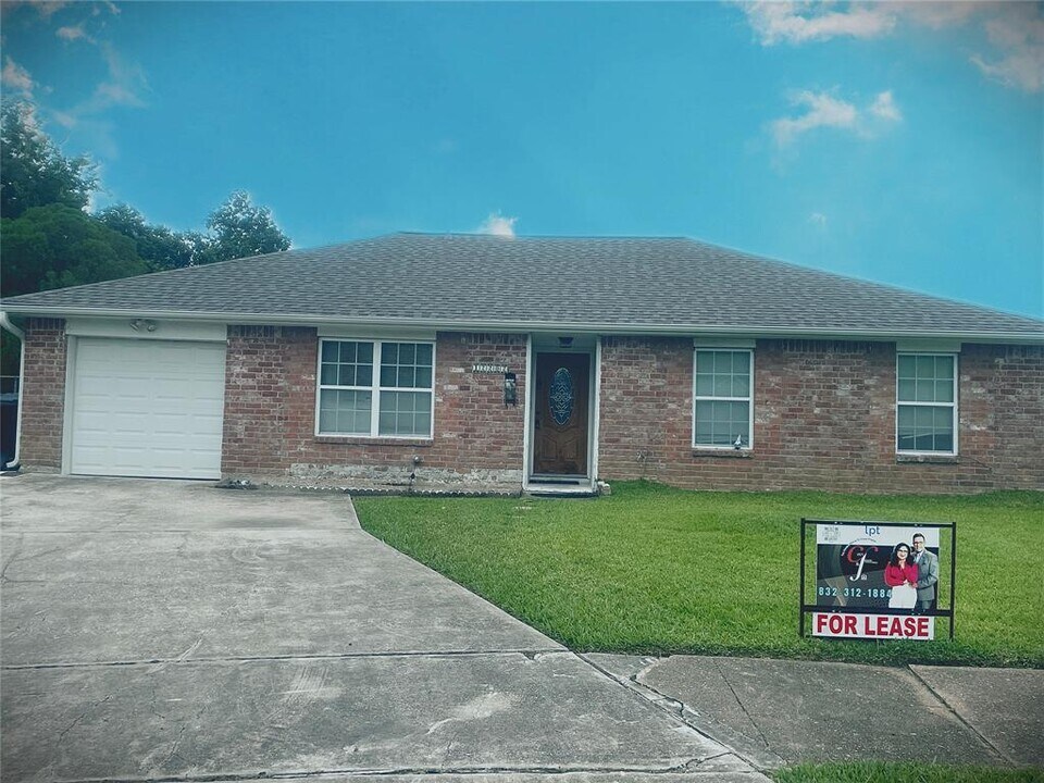 12202 Wessex Dr in Houston, TX - Building Photo