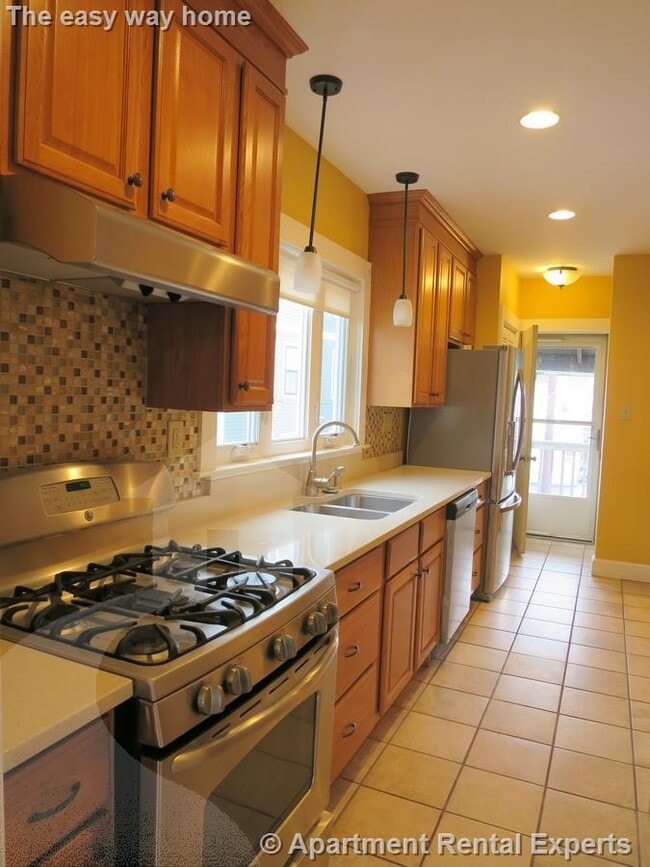 1098 Fellsway in Medford, MA - Building Photo - Building Photo