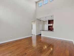 4414 Cedar Springs Rd, Unit APT 323 in Dallas, TX - Foto de edificio - Building Photo
