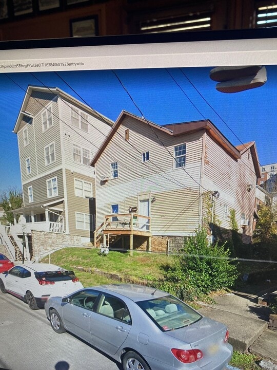 240 McLane Ave, Unit Apt B in Morgantown, WV - Building Photo
