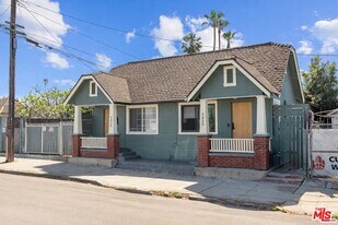 2422 W 30th St in Los Angeles, CA - Building Photo