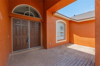 10457 Canary Isle Dr in Tampa, FL - Building Photo - Building Photo