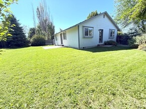 201 W Mt Hood Ct in Ellensburg, WA - Building Photo - Building Photo