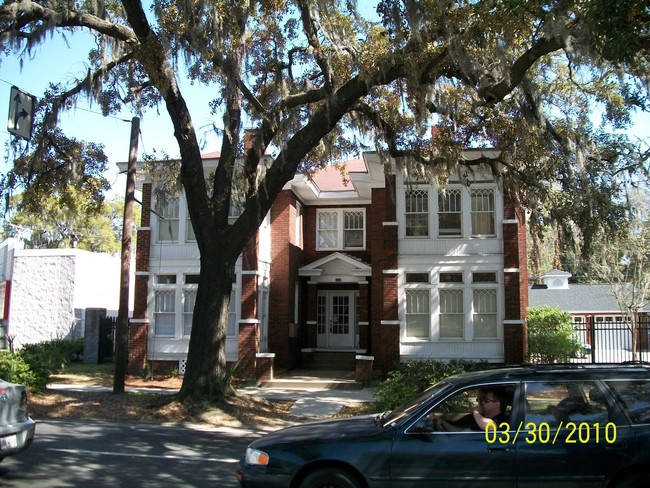 1110 E Victory Dr in Savannah, GA - Building Photo - Building Photo