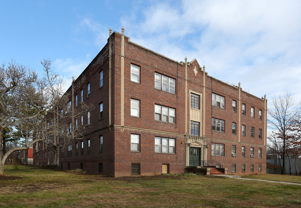 The Highlands in West Hartford, CT - Building Photo