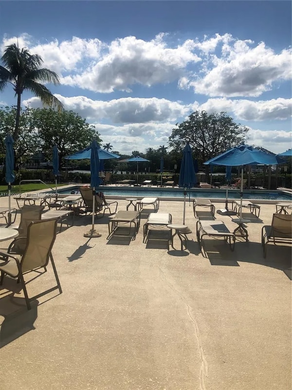 3545 S Ocean Blvd in South Palm Beach, FL - Foto de edificio - Building Photo