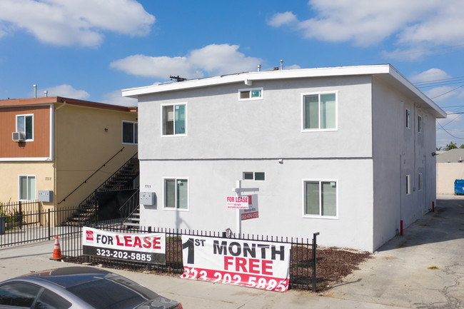 7713 Walker Ave in Cudahy, CA - Foto de edificio - Building Photo