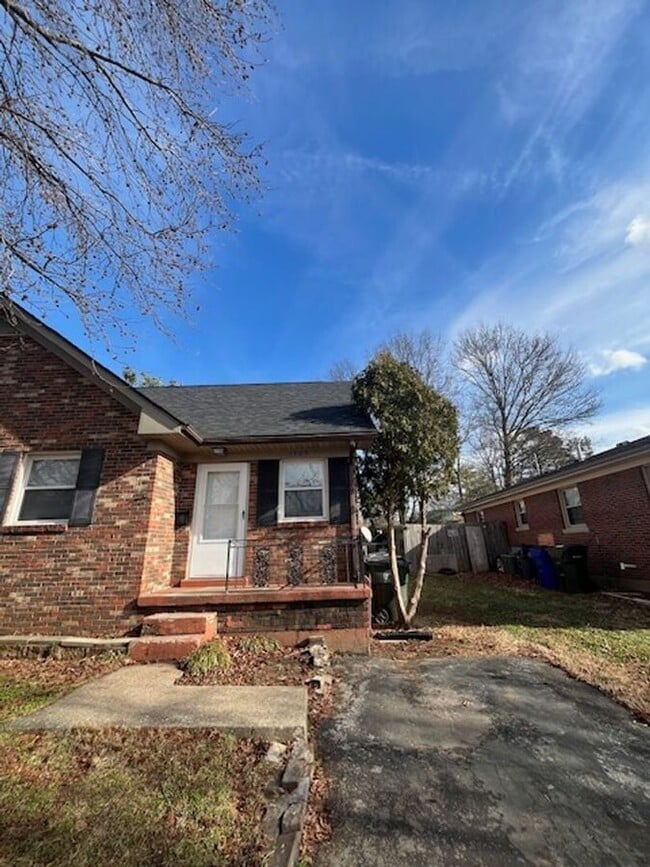 property at 1503 Roanoke Rd