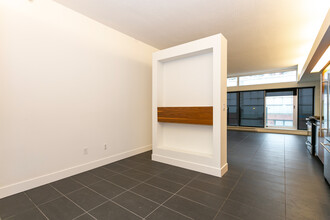 33 Pender St W in Vancouver, BC - Building Photo - Building Photo