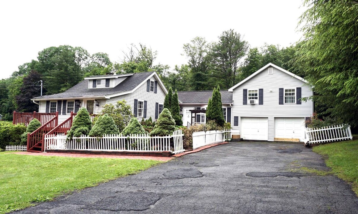 63 Walker Valley Rd in Pine Bush, NY - Building Photo