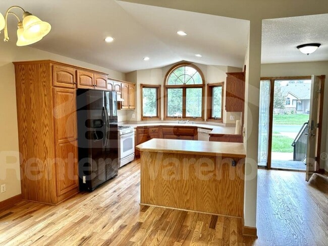 11083 Ridge Point Blvd in Chisago City, MN - Building Photo - Building Photo