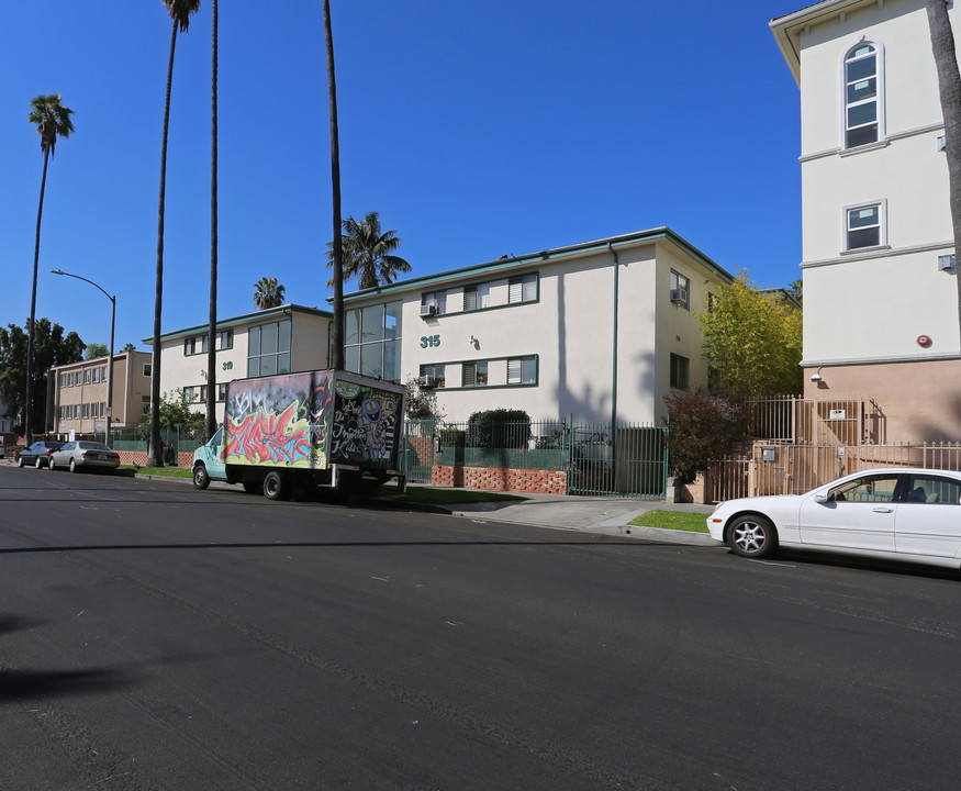 315 S Mariposa Ave in Los Angeles, CA - Building Photo